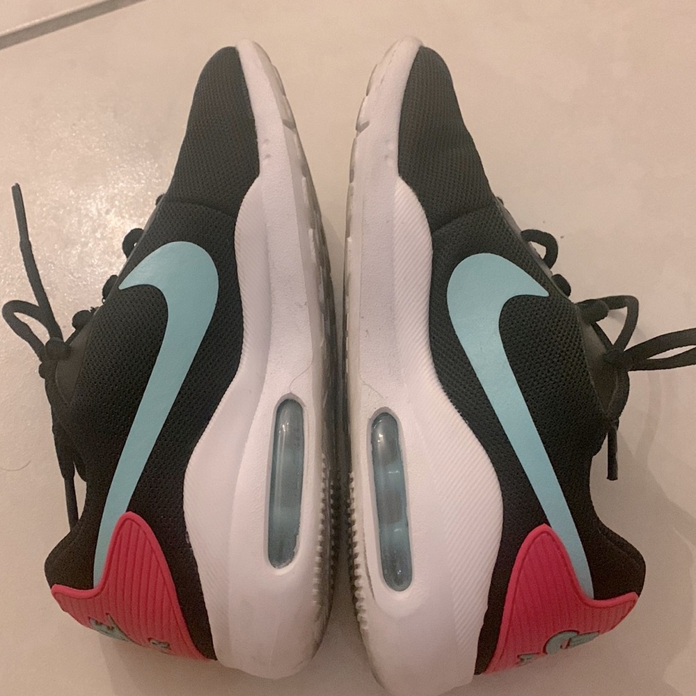 Nike kicks